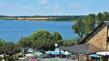 Lämmitetty uima-allas