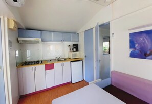 Fridge, microwave, stovetop