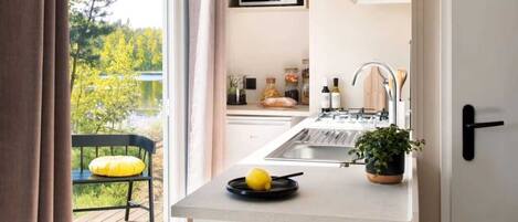 雪櫃、微波爐、爐具