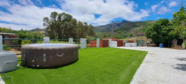 Outdoor spa tub - Villa LA Tosca (Las palmas de g.c.)