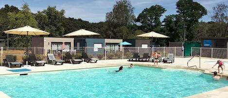 Una piscina cubierta