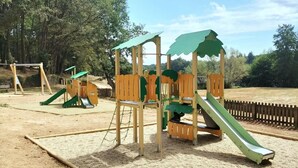 A playground with a slide, climbing structures, and a sandpit. - ZEcamping 3* piscine cottage TV LV 55m2 6 pers (Pluherlin)