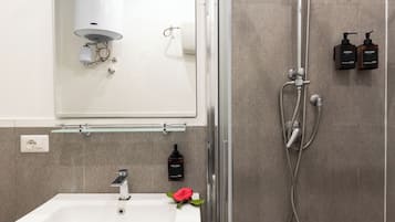 Deluxe Apartment, 2 Bedrooms | Bathroom | Shower, hair dryer, towels, soap