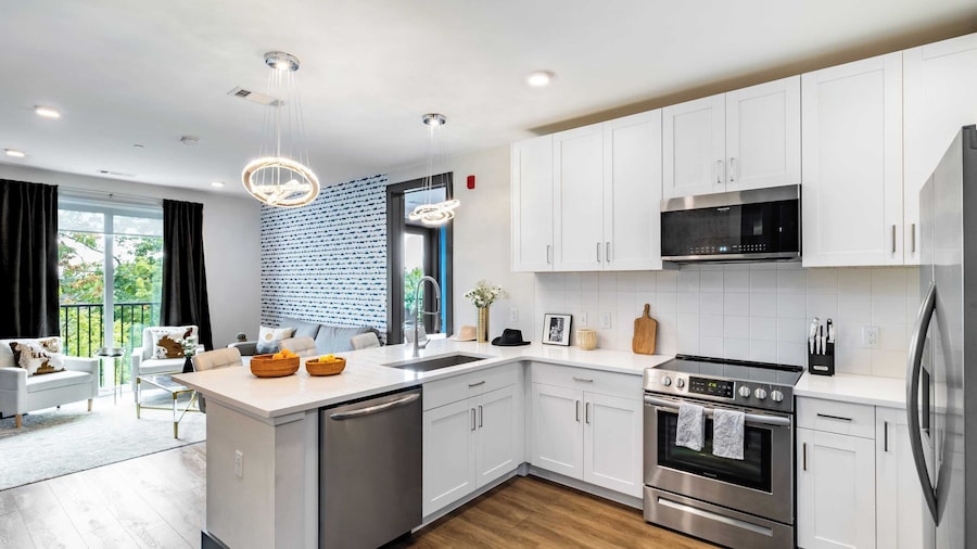 Lindsley by Avantstay Balcony + Modern Design A+ Downtown Location