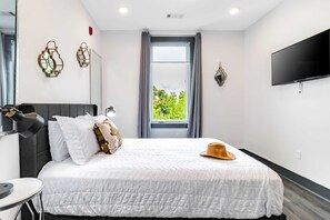 Apartment (2 Bedrooms) | Interior - Downtown Nashville 2BR Condo Balcony & Parking Near Broadway (Nashville)