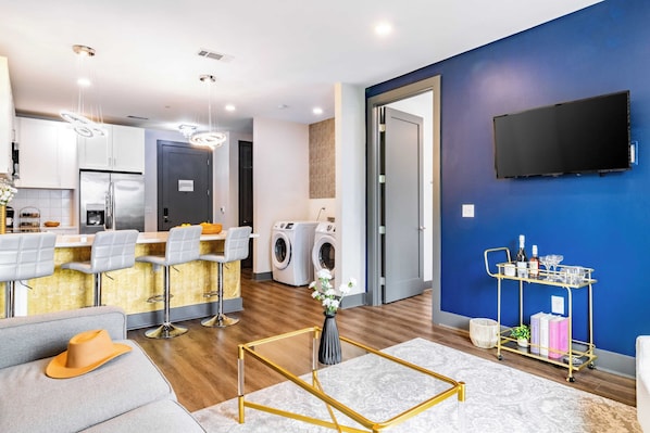 Apartment (2 Bedrooms) | Interior - Downtown Nashville 2BR Condo Balcony & Parking Near Broadway (Nashville)