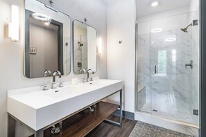 Apartment (2 Bedrooms) | Interior - Downtown Nashville 2BR Condo Balcony & Parking Near Broadway (Nashville)