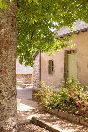 Property grounds - ZEcamping 5* animé espace aquatique fitness sauna tente TV 30m2 4 pers (Quimper)