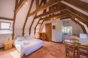 1 bedroom, WiFi - ZEcamping 5* animé espace aquatique fitness sauna tente TV 30m2 4 pers (Quimper)