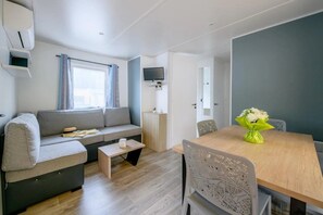 Televisie en een tafeltennistafel