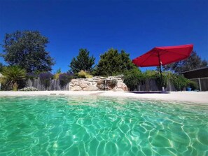 Una piscina cubierta