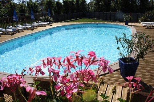 ZEcamping 3 étoiles piscine chauffée pet friendly locatif TV LV clim