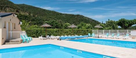 Een verwarmd zwembad