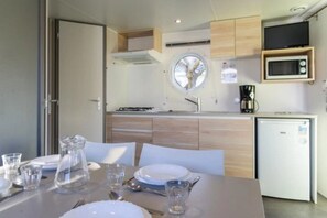 Kjøleskap og kokeplater