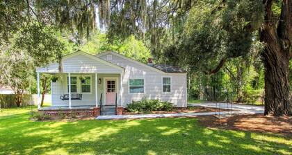 Pink Door Cottage is a storybook cottage close to everything!