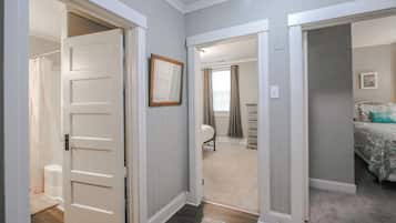 3 makuuhuonetta, silitysrauta/-lauta, Wi-Fi, vuodevaatteet