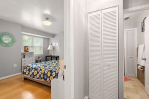 3 habitaciones, escritorio, tabla de planchar con plancha y wifi gratis 