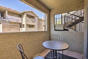 Outdoor dining - Affordable & Modern Condo Near Vegas Strip (Las Vegas)