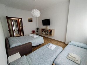 2 chambres, bureau, fer et planche à repasser, Wi-Fi gratuit