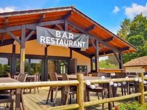 Outdoor dining - Camping 4 étoiles - Piscine - ccaafee (Azur)