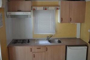 Fridge, microwave, stovetop