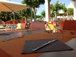 Outdoor dining - Camping 4 étoiles - Piscine  - ccaafeh (Regencós)