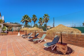 Property grounds - Fantastic 7-bed Villa in Alhaurin de la Torre (Alhaurin de la Torre)