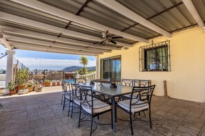 Villa | Outdoor dining - Fantastic 7-bed Villa in Alhaurin de la Torre (Alhaurin de la Torre)