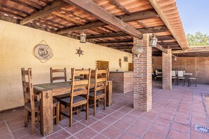 Villa | Outdoor dining