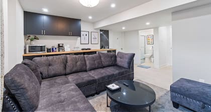 Cozy & Private Basement Suite with All Amenities