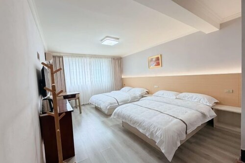 Yangguang binguan Apartment