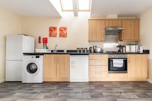 Fridge, microwave, oven, dishwasher - Lovely Two Bed detached house with Parking (Tipton)