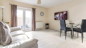 Living area - Lovely Two Bed detached house with Parking (Tipton)