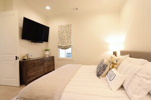 3 bedrooms, desk, iron/ironing board, WiFi