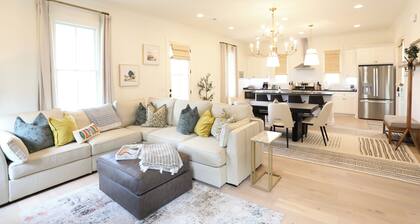 Sweet Baby Magnolia at The Lamar...Charming Cottage By the Square near Campus!