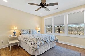 5 bedrooms, iron/ironing board, free WiFi, bed sheets