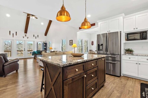 Lyon's Den - 5bd, Sleeps 13, New Dock+ More