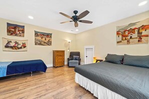 5 chambres, fer et planche à repasser, Wi-Fi gratuit, draps fournis