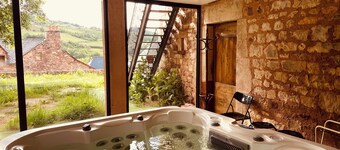 Grande Maison, en Pleine Campagne, Avec Piscine en été et Jacuzzi en Hiver