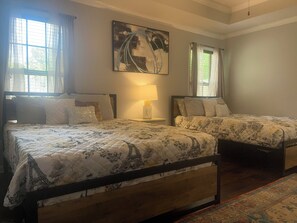 3 slaapkamers, een strijkplank/strijkijzer, wifi, beddengoed