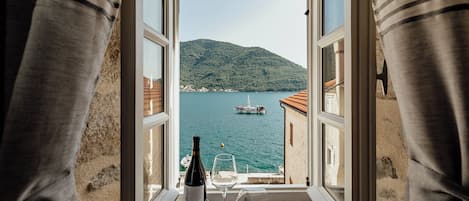 Junior suite with a sea view | In-room safe, iron/ironing board, free WiFi