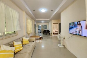 Lobby lounge - HOMEis garden villa Sattahip (Sattahip)