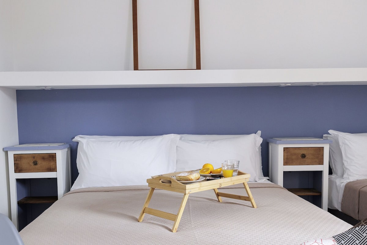 Deluxe Triple Room, Private Bathroom (Suite Apolo)