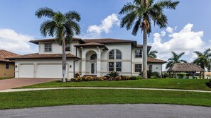 Exterior - Spectacular two story vacation home with 5 bedrooms and 4.5 bathrooms. (Marco island)