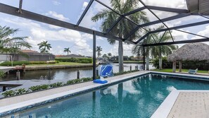 Unclassified image, 4 of 39, button