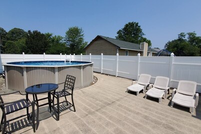 Doodlebug Cottage ~ Pool + Hot Tub Oasis + Close to I-95