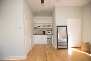 Interior - Charming Studio cottage in amazing Taylor, MS. (Oxford)