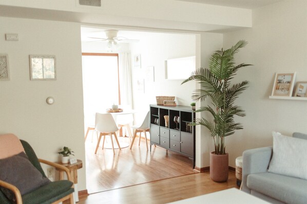 Smart TV - Coastal, Bright, Welcoming Townhome in Westerville (Westerville)