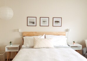 2 bedrooms, iron/ironing board, travel cot, free WiFi - Coastal, Bright, Welcoming Townhome in Westerville (Westerville)