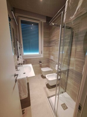 Hair dryer, towels, soap, shampoo - Marina Romea 2 Splitted Executive Flats (Ravenna)